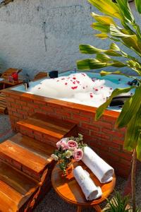 a jacuzzi bath tub with flowers on a table at Casa Mishka Hotel Boutique Habitación #104 Nuevo Cartagena in Cartagena de Indias