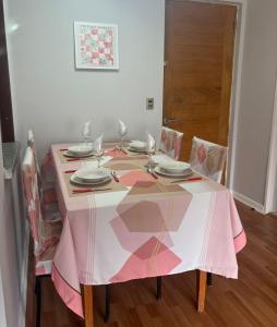a table with a pink table cloth on it at Hermoso Departamento central en Antofagasta EDIFICIO ICONO in Antofagasta