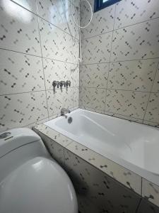 Un baño de Casa de las Flores