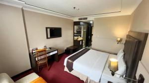 Телевизор и/или развлекательный центр в Grand Antares Hotel
