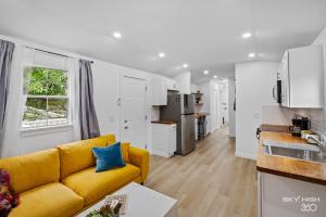 Η κουζίνα ή μικρή κουζίνα στο The Daisy- Decatur Family Tiny Home +27 φωτογραφίες