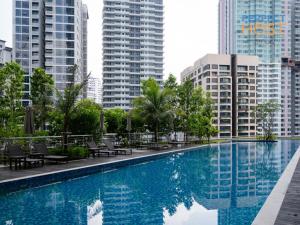 Πισίνα στο ή κοντά στο Pavilion Ceylon Hill Suites, KLCC