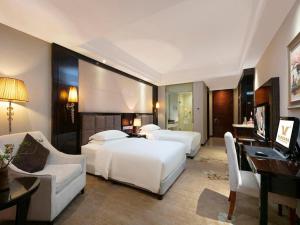 a hotel room with two beds and a desk at Vienna Hotel Henan Xinyang East Zone of Central Hospital in Pingqiao +207 photos