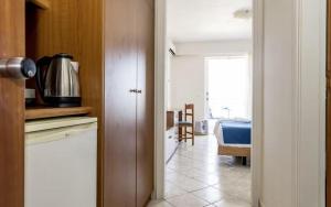 Kuchyň nebo kuchyňský kout v ubytování Meridien Beach Hotel