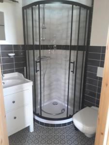 A bathroom at Schuberts Oderbruch Landpension