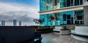 Μπαλκόνι ή βεράντα στο Spacious Modern Soho Brooklyn Apartment Alam Sutera