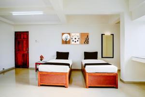 Ένα ή περισσότερα κρεβάτια σε δωμάτιο στο Hotel O Pachgaon Near Kolhapur Film Institute +23 φωτογραφίες