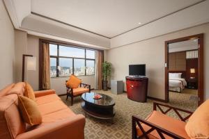 TV a/nebo společenská místnost v ubytování Fu Yuan Hotel