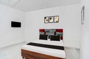 TV a/nebo společenská místnost v ubytování Super Hotel O Burari New Delhi