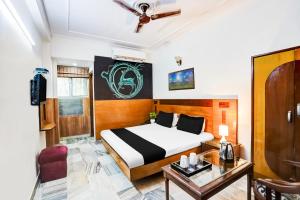 Llit o llits en una habitació de Super Hotel O Paharganj Near Railway Station Formerly Chand Palace