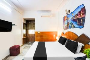 Televisor o centre d'entreteniment de Super Hotel O Paharganj Near Railway Station Formerly Chand Palace