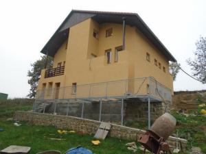 Budova, kde se vila nachází