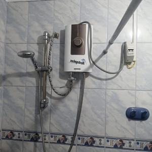 Ένα μπάνιο στο Cozy and nice brand new Enace apartment
