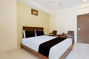 a bedroom with a large bed in a room at Super Townhouse Dwarka Nagar Near Ramatalkies in Visakhapatnam