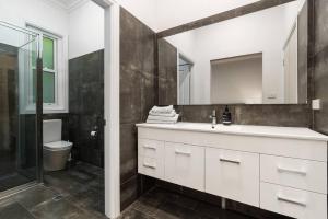 Bagno di 'Barton House' - Ideal Location Stroll to CBD