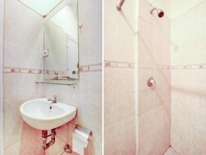a bathroom with a sink and a mirror at OYO Flagship 90425 Hotel 22 in Surabaya +135 photos