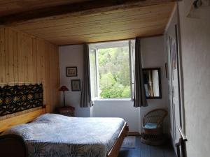 a bedroom with a bed and a window at Chambre tranquille avec salle de bain privative in Saint-Julien-la-Vêtre