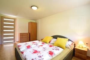 Posteľ alebo postele v izbe v ubytovaní Apartament Na Górskiej