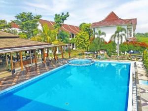 Bazén v ubytování AZHIMA Resort and Convention nebo v jeho okolí