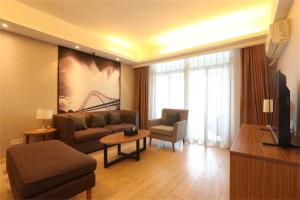 Sjónvarps- og/eða afþreyingartæki á Chongqing Xiaoshe Yuanmu River View Guesthouse Jiefangbei Hongyadong Branch