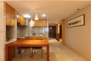 Eldhús eða eldhúskrókur á Chongqing Xiaoshe Yuanmu River View Guesthouse Jiefangbei Hongyadong Branch