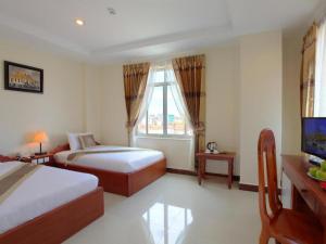 Kirirom Crystal Hotel客房内的一张或多张床位