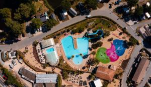 an overhead view of a swimming pool in a resort at Mobil-hom in Lège-Cap-Ferret +9 photos