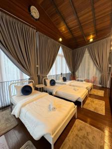 Postel nebo postele na pokoji v ubytování Villa Woodstock Camp + 16 fotografií