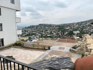 Γενική θέα στο βουνό ή θέα στο βουνό από  αυτό το ξενοδοχείο διαμερισμάτων