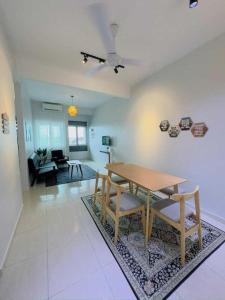 Гостиная зона в OYO Home 90978 Bq's Studio Homestay Bajet Alor Setar