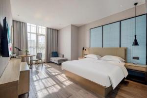 Μια τηλεόραση ή/και κέντρο ψυχαγωγίας στο Echarm Hotel Baise Sports Center Dream Island Plaza