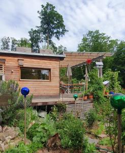 Fotografie z fotogalerie ubytování Idyllisches Waldhaus mit Donaublick in Alleinlage v destinaci Bach an der Donau