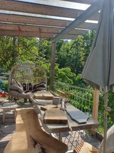 Fotografie z fotogalerie ubytování Idyllisches Waldhaus mit Donaublick in Alleinlage v destinaci Bach an der Donau + 9 fotografií