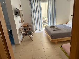 Postel nebo postele na pokoji v ubytování ELÉA Guesthouse himare