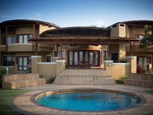 Бассейн в Nkonyeni Lodge & Golf Estate или поблизости