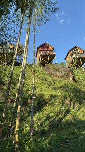 El edificio en el que está el chalet de montaña