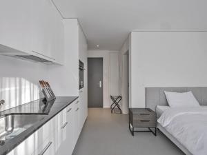 Rúm í herbergi á MOOI Apartments Grenchen