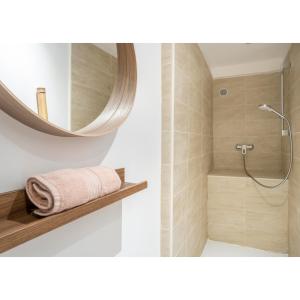 a bathroom with a shower and a mirror at Centre ville - Proche Théatre - Martelly in Grasse