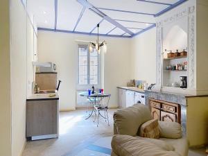 Kuchyň nebo kuchyňský kout v ubytování Résidence Verdi - Appartements meublés en centre ville