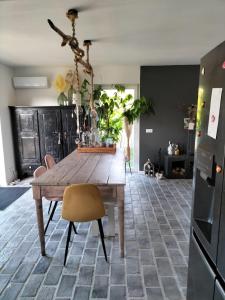a dining room with a wooden table and chairs at Unieke landelijke woning met zwembad in Kranenburg