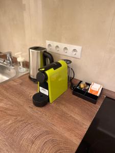 Kuchyňa alebo kuchynka v ubytovaní Oasis Inn Budapest