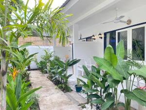 Aed väljaspool majutusasutust Lovy's Gili Air