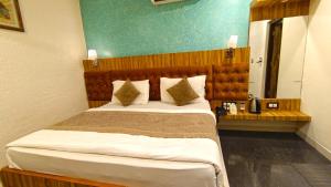 Postel nebo postele na pokoji v ubytování Hari Niwas - A Boutique Garden Resort Mount Abu