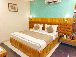 Postel nebo postele na pokoji v ubytování Hari Niwas - A Boutique Garden Resort Mount Abu