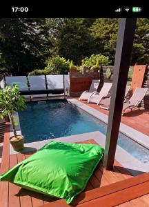 Kolam renang di atau dekat dengan Apartment Design Suite