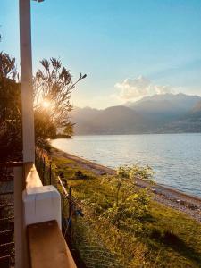 Gallery image of Bungalow Lido DUNE, Direct on Lake & Central Town in Colico +7 photos