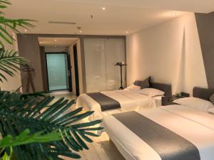 Rúm í herbergi á Chongqing Xiaoshe Yuanmu River View Guesthouse Jiefangbei Hongyadong Branch