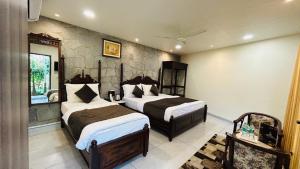 Postel nebo postele na pokoji v ubytování Hari Niwas - A Boutique Garden Resort Mount Abu