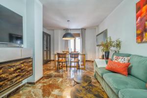 Posezení v ubytování Apartamento con Parking El Patio de La Muralla