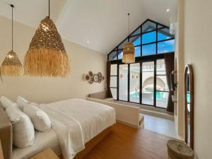 Postel nebo postele na pokoji v ubytování Tujuan Jogja Villas - Kresna + 37 fotografií
